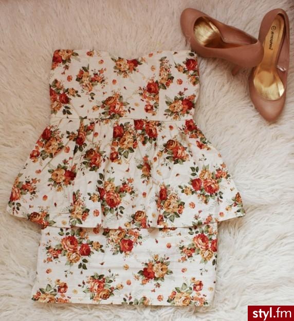 Sukienki Moda