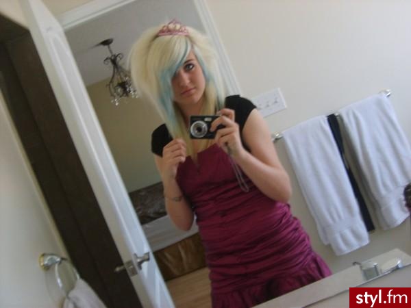 blond-blue - EMO Alternatywne Średnie Fryzury