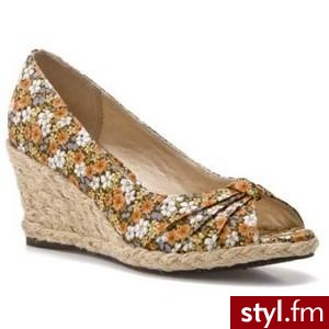 LifeStride Romp Floral Wedge Pump - Polyvore. Pobrano ze strony: http://www.polyvore.com/lifestride_romp_floral_wedge_pump/thing?id=30430808 - Misz-masz