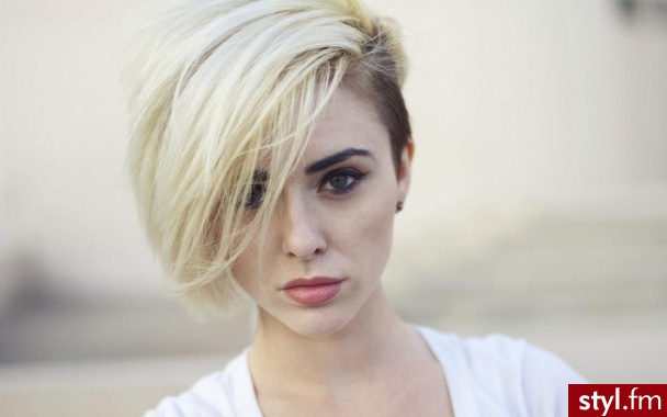 Blond Rozpuszczone Proste Na co dzień Średnie Fryzury