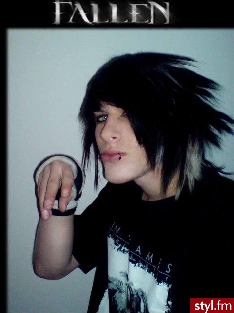 no troche mi klaki urosly xD - EMO Alternatywne Średnie Fryzury
