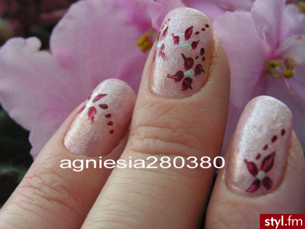 Autor: agniesia280380 kwiatuszki cieniowane:):). Autor: <b>agniesia280380</b><br /> - Paznokcie