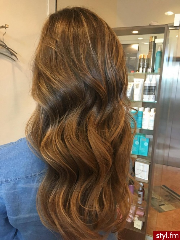 Koloryzacja z Olaplex, salon For Hair www.forhairsobieski.pl  - Rozpuszczone Kręcone Na co dzień Długie Fryzury