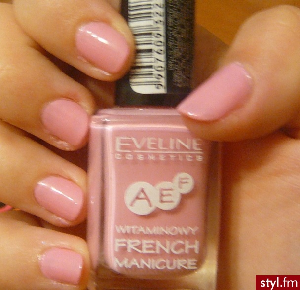 Lakier firmy Eveline cosmetics - Witaminowy French Manicure. Nazwa tego koloru to Rose ;) Cena około 10 zł ^.^ Na żywo kolor jest bardziej różowy...i aby uzyskac taki efekt musiałam 3 warstwy nałożyc ;p - Paznokcie