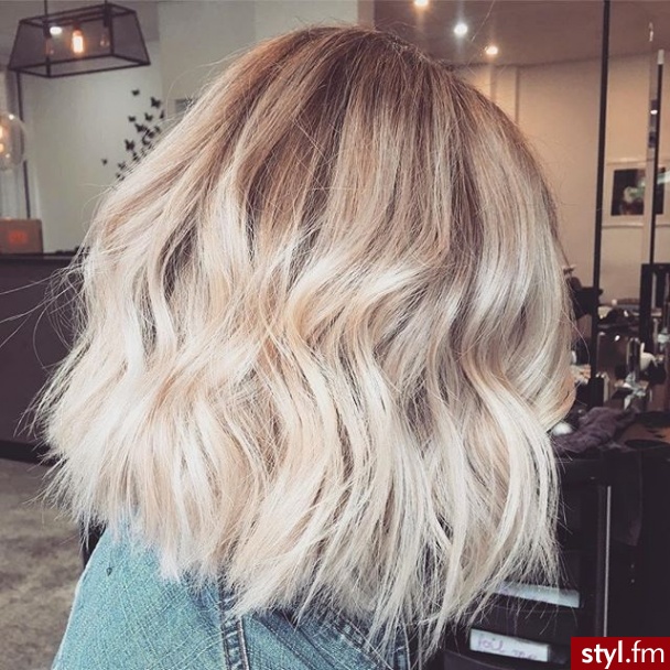 Blond Rozpuszczone Kręcone Na co dzień Średnie Fryzury