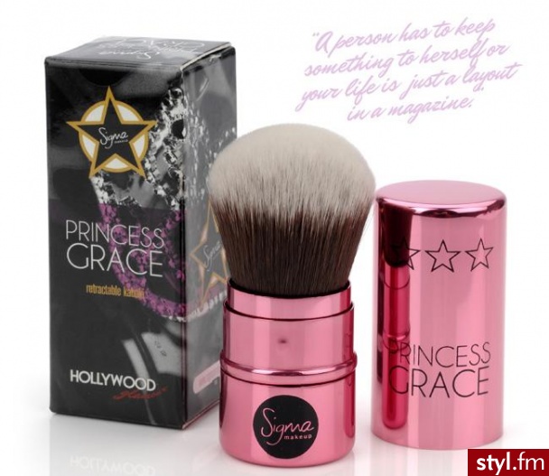pędzel kabuki z naturalnego włosia 
30 $ - Makijaże
