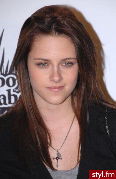 kristen stewart

co o niej sądzicie? :) - Długie Fryzury