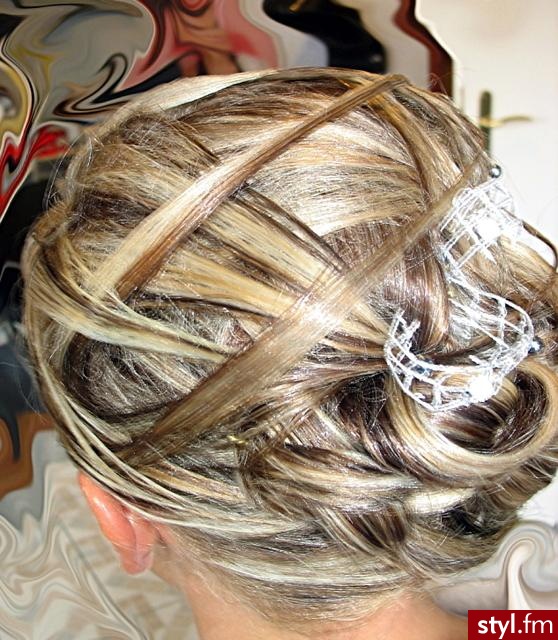 GALERIA FRYZUR ul. 20 Stycznia 70 Pabianice woj. łodzkie<br>Tel. 606 411 913
Więcej prac na www.galeriafryzur.ecom.com.pl - Wieczorowe Średnie Fryzury