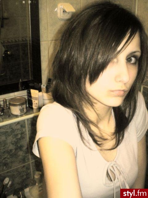 MOja fryzurka. Jak chciałbyscie wiecej zdjec to mowcie;) - Średnie Fryzury