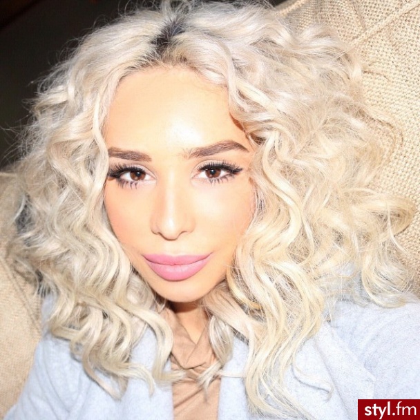 Blond Rozpuszczone Kręcone Na co dzień Średnie Fryzury