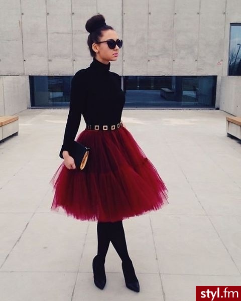 Średnie Spódnice Moda