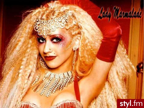 tu christina w teledysku lady marmelade - Kręcone Na co dzień Średnie Fryzury