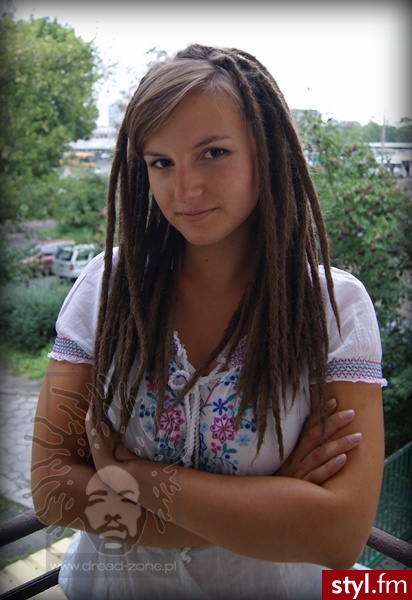 Dready  http://www.dread-zone.pl - Dredy Alternatywne Średnie Fryzury