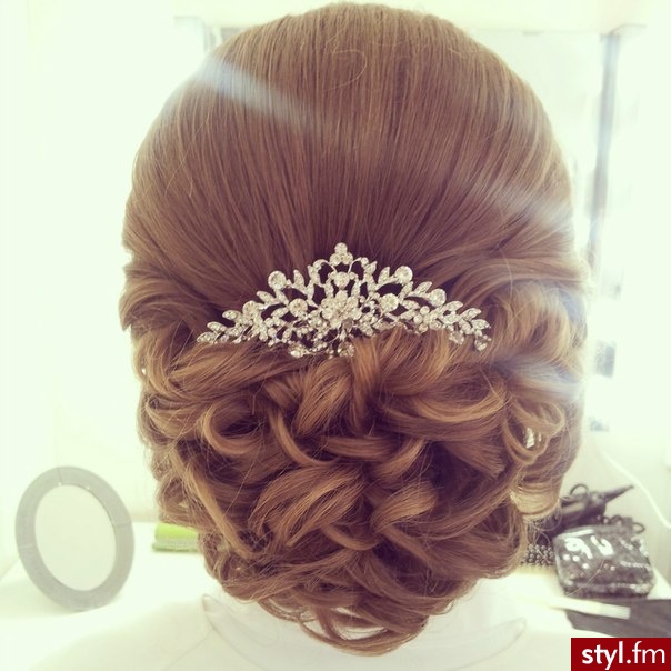 Upięcie Kręcone Ślubne Długie Fryzury