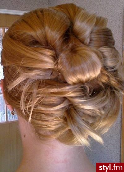 Blond Upięcie Proste Wieczorowe Średnie Fryzury