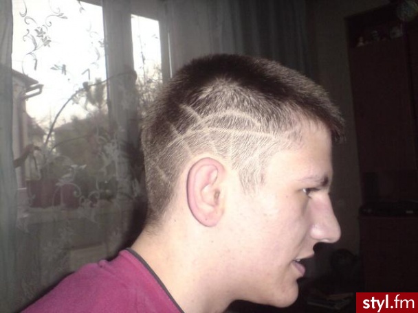 * Salony w Krakowie!:
      Kraków, Adresy salonów poniżej.
    * E-mail: trendyhair@wp.pl
    * Web: http://www.trendykrakow.pl - Punk Rock Alternatywne Średnie Fryzury