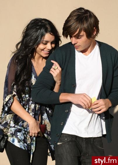 Vanessa Hudgens. Uwielbiam jej tuniczkę :) - Moda uliczna Inne Moda