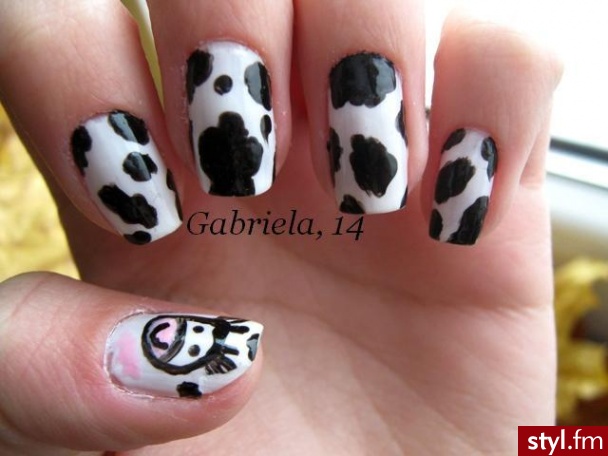 Moo :)<br>
Zdjęcia z mojego bloga dlatego z podpisem. 
blog : http://serafiel-nails.blogspot.com/ - Kwadratowe Naturalne Paznokcie