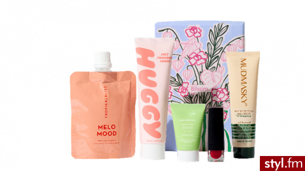 Blissim wprowadza na polski rynek pierwszy personalizowany beauty box. Lutowa edycja w duchu self-love pozwala wybrać jeden z dwóch produktów do ust i oferuje kosmetyki o wartości do 599 zł, dostępne sześć razy taniej! - Kosmetyki