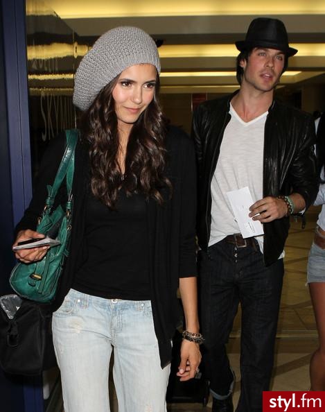 Nina Dobrev  i Ian Somerhalder ;) - Moda uliczna Inne Moda