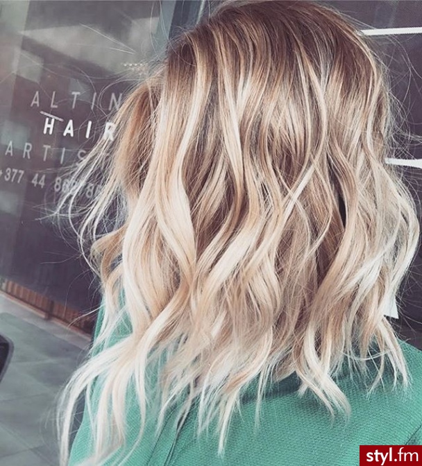 Blond Rozpuszczone Kręcone Na co dzień Średnie Fryzury