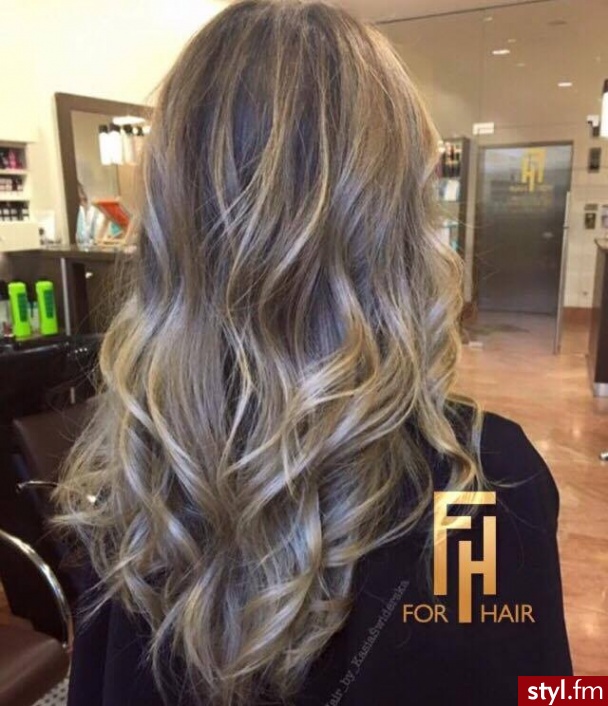 http://forhairsobieski.pl/ SOMBRE OLAPLEX WARSZAWA DOBRY FRYZJER KOLORYZACJA SHIMMER - Kręcone Na co dzień Długie Fryzury