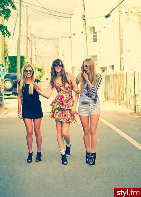 Jeżeli zdjęcie znajduje się już w galerii poproszę o link - Moda uliczna Inne Moda