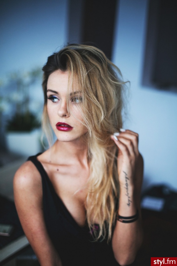 Blond Rozpuszczone Kręcone Na co dzień Długie Fryzury