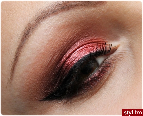 http://color-explosion-blog.blogspot.com/2016/02/moja-inspiracja-makijazu-w-stylu-vamp.html - Wieczorowe Makijaże