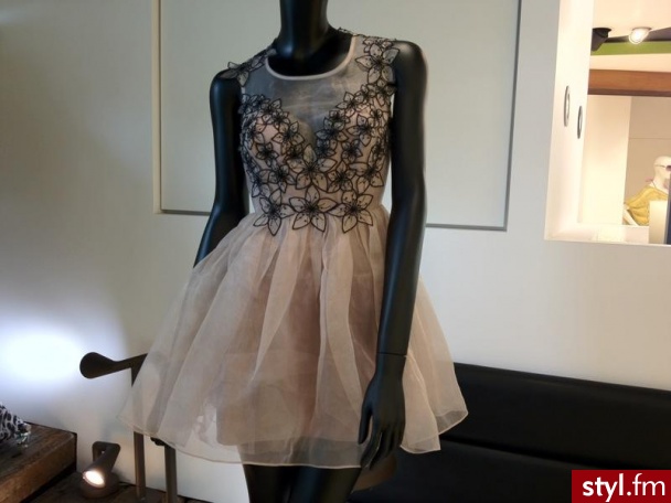 Sukienki Moda