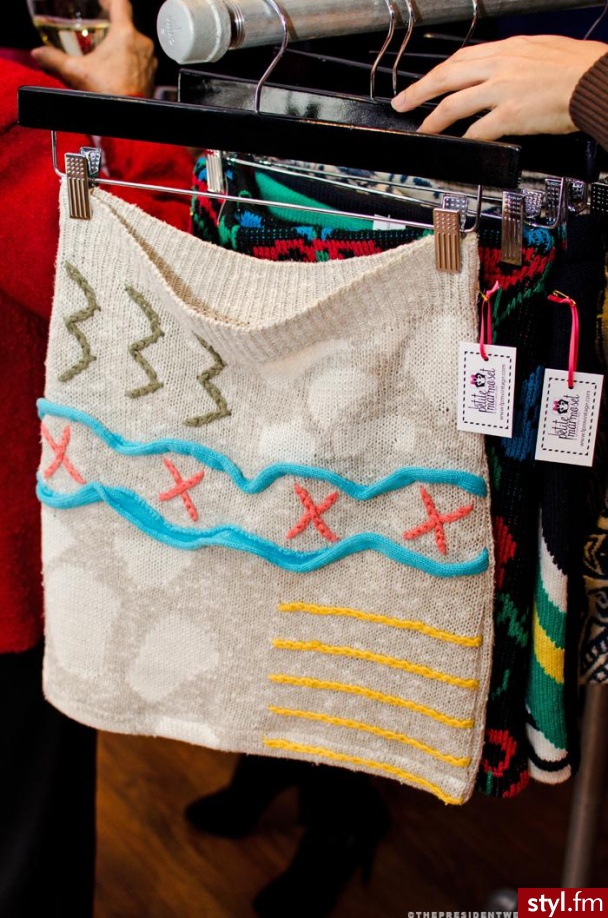 Średnie Spódnice Moda