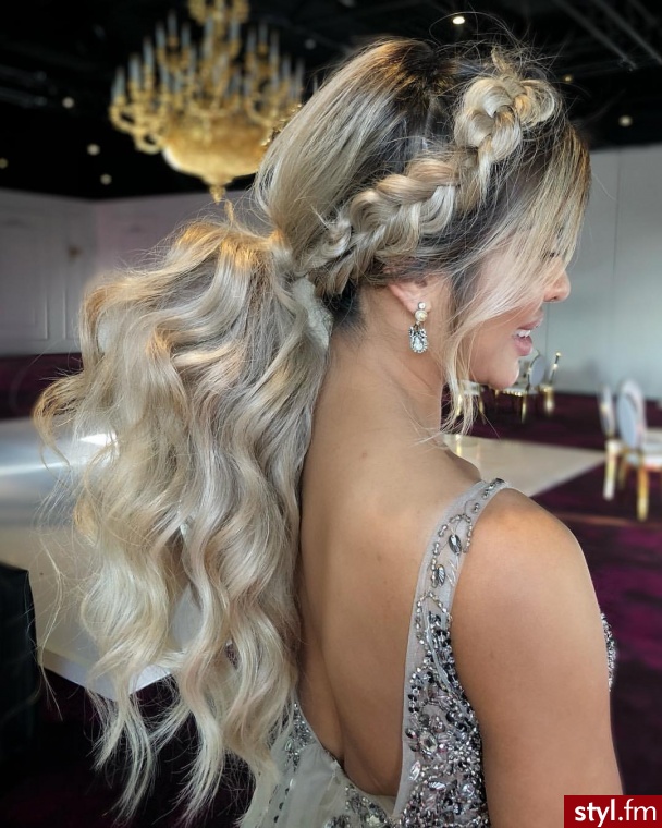 Blond Upięcie Kręcone Wieczorowe Długie Fryzury