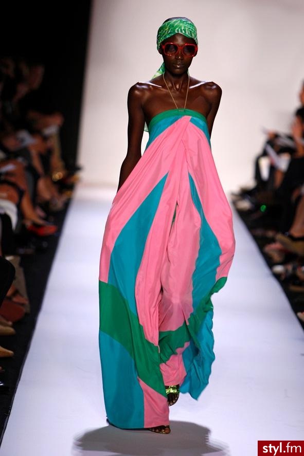 Sukienki Moda