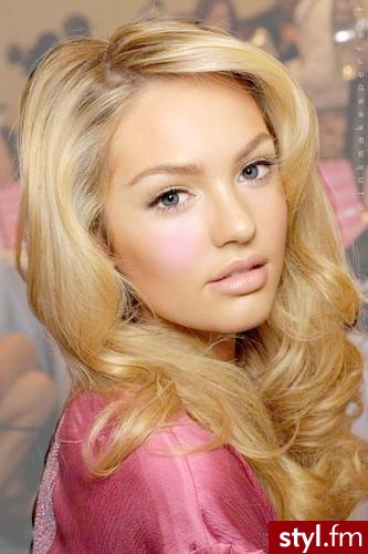 Blond Rozpuszczone Kręcone Na co dzień Długie Fryzury