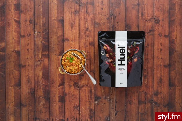 Huel poszerza linię ciepłych dań typu instant. Szczególnie pyszne jest pikantne Curry Madras wypełnione ognistym pomidorem, słodkim ziemniakiem i doskonałą mieszanką wschodnich przypraw. Inne smaki również ciekawe i dostępne na www.pl.huel.com. - Kuchnia