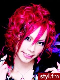 Pink Takeru. Takeru - Średnie Fryzury