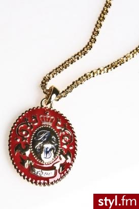 wisiorek. Disney Couture http://www.v.80spurple.com/
Jeżeli już jest proszę o link - Pozostałe Dodatki Moda