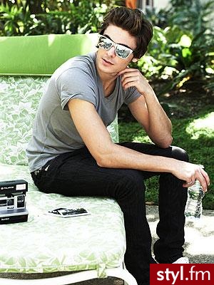 Zac Efron. Zac Efron - Średnie Męskie Fryzury