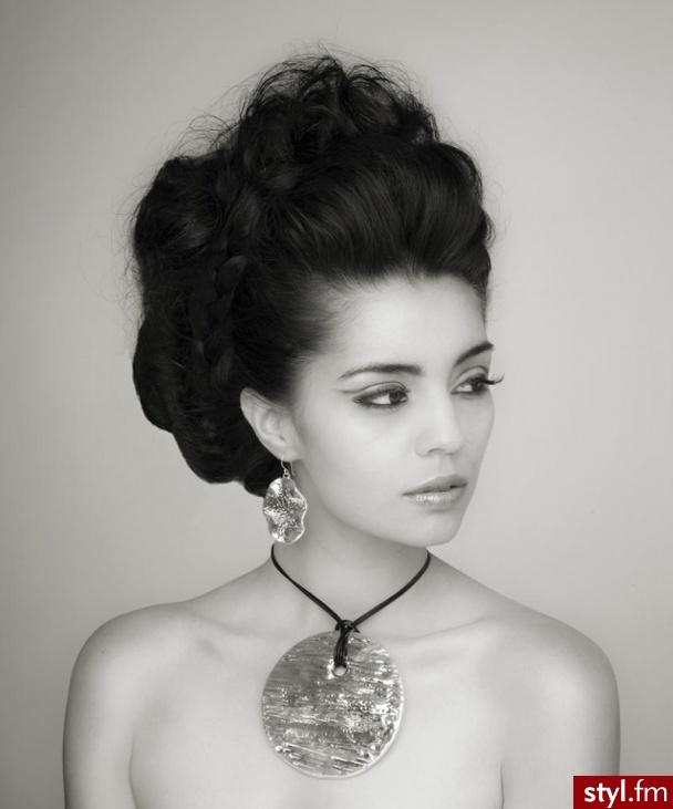 Wieczorowe Średnie Fryzury