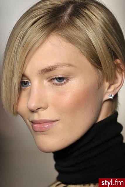 Anja Rubik :) - Krótkie Fryzury