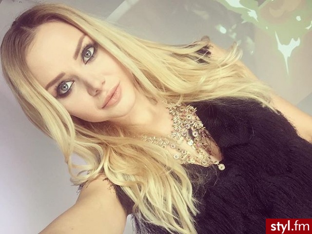 Blond Rozpuszczone Kręcone Na co dzień Średnie Fryzury