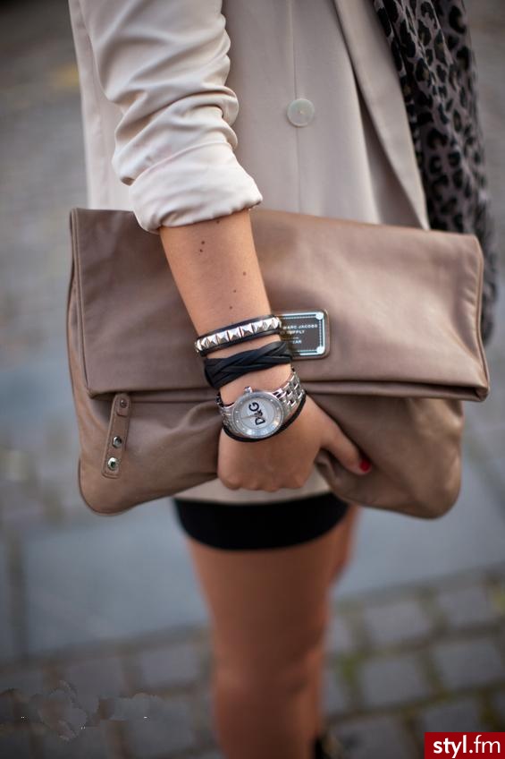 Christina. shoes: Acne, scarf and blouse: H&M, the skirt: Topshop, bag: Marc By Marc Jacobs, jacket: Zara. - Moda uliczna Inne Moda