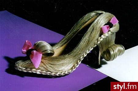 nie wiem po co ludzie wymyślają takie pierdoły :D - Pozostałe Buty Moda