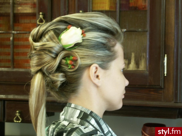 Białystok Salon Fryzjerski La Donna - Ślubne Średnie Fryzury