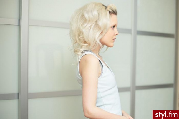 Blond Rozpuszczone Kręcone Na co dzień Średnie Fryzury