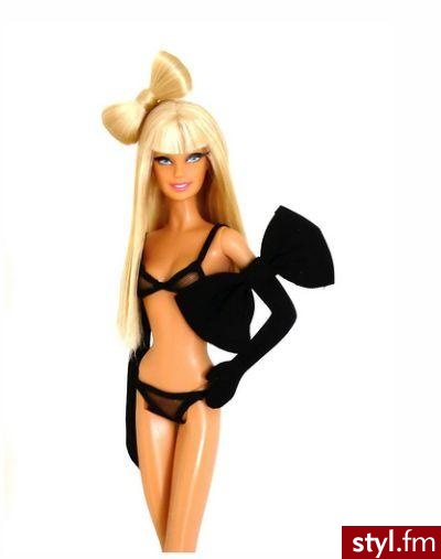 kolekcja lalek Barbie, które powstały na podobieństwo GaGi. Każda z nich jest ubrana w miniaturkę stroju, w którym mogliśmy zobaczyć piosenkarkę. - Misz-masz