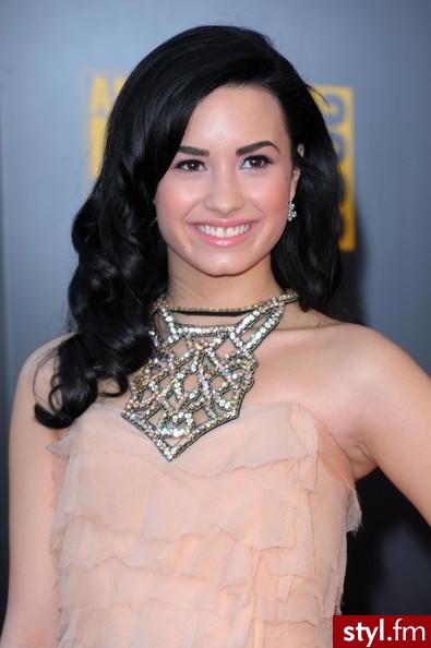 Demi Lovato - 2009 American Music Awards - Arrivals - Moda uliczna Inne Moda