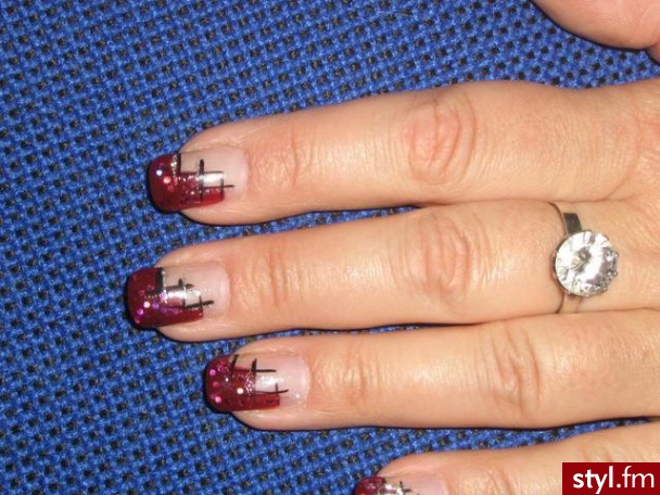 SALON"102PROCENT URODY" UL.POZNAŃSKA 50 POZNAŃ - Paznokcie