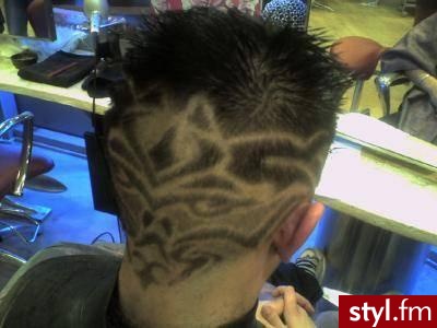 fryzury emo punk. Fryzury dla odważnych. fryzury emo punk - Internetowy Katalog Fryzur IKF.com.pl, propozycje fryzur na każdą okazję np. fryzury dla młodzieży - Punk Rock Alternatywne Średnie Fryzury