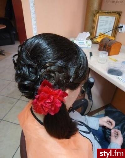 Upięcie Proste Na co dzień Średnie Fryzury